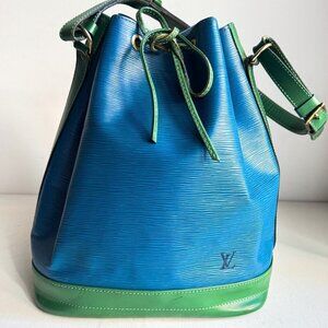 Louis Vouitton 1995 Noé Blue Green Bicolour Epi Leather Drawstring Bucket Bag.